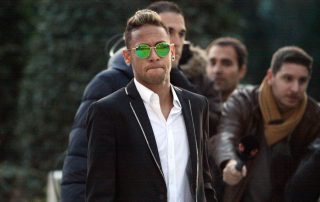 Le footballeur Neymar sort du palais de justice de Madrid, le 2 février 2016