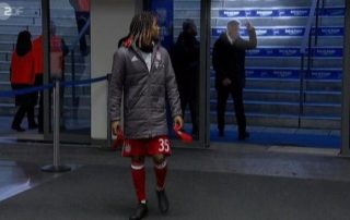Carlo Ancelotti fait un doigt d'honneur aux supporters du Hertha Berlin, le 18 février 2017