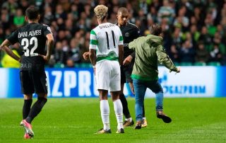 John Hatton tente un coup de pied sur Kylian Mbappé le 12 septembre au Celtic Park