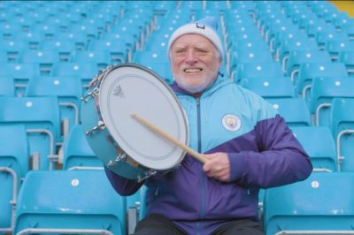 Le mème Harold à l'Etihad Stadium de Manchester City
