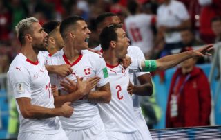 Valon Behrami, Granit Xhaka et Stephan Lichtsteiner célèbrent un but contre la Serbie le 22 juin au Mondial 2018 (Panoramic)