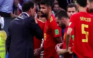 Diego Costa avec Hierro avant la séance de tirs aux buts d'Espagne-Russie au Mondial 2018