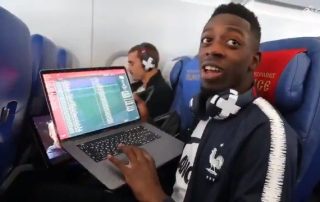Ousmane Dembélé en train de coacher le Winchester FC sur Football Manager pendant le Mondial