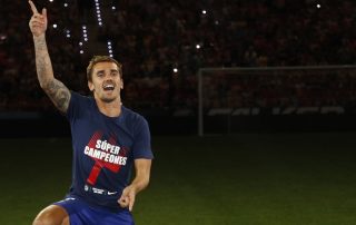 Griezmann lors des célébrations de la Supercoupe d'Europe avec l'Atlético
