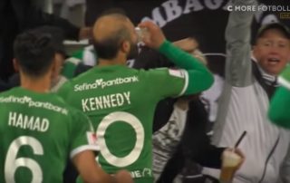 Kennedy Bakircioglu boit une bière après un but