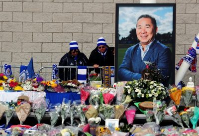 Hommages à Vichai Srivaddhanaprabha devant le King Power Stadium de Leicester - octobre 2018 (Panoramic)