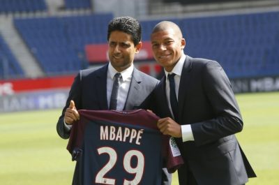 Mbappé et Nasser Al-Khelaïfi le 6 septembre 2017 (Panoramic)