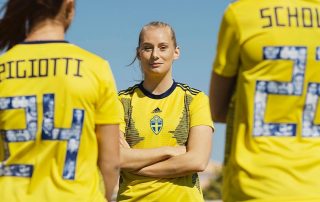 Stina Blackstenius avec le maillot de la Suède pour le Mondial 2019 féminin