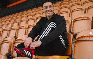 Özil - pub pour adidas