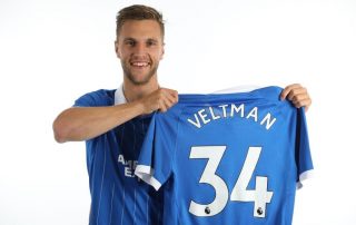 Veltman (Brighton) avec le numéro 34 de Nouri